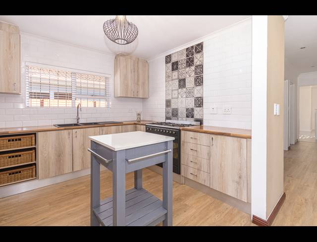 4 BEDROOM HOUSE FOR SALE IN PARKLANDS